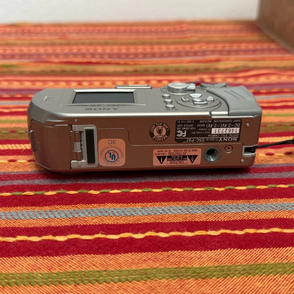 sony cyber shot mpegmovievx vintage camera!